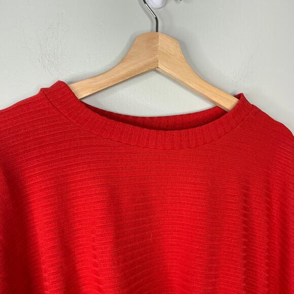 Red Crew Top Medium - Ruffled defined waist - Picture 6 of 7